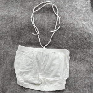 Sött Sommartubtopp😊❤️‍🔥 - Säljer en jättesöt tubtopp med band❣️❣️