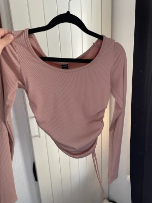 tröja - en tröja från shein som jag aldrig har använt då jag inte passade i färgen