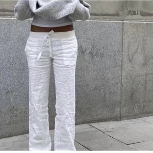 Alohba label linnebyxor - SÖKER alohba labels linnebyxor i storlek xs! Hör av dig om du har ett par som du säljer så kan vi diskutera pris!💗