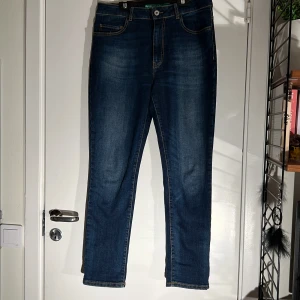 Benetton jeans! - High rise skinny jeans från benetton! Dom är i bra skick och är knappt använda💜