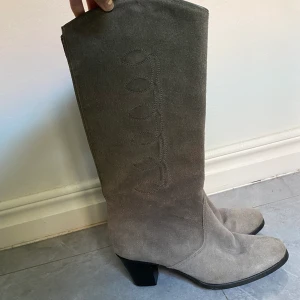 Stövlar - Fina gråa höststövlar frakt ingår