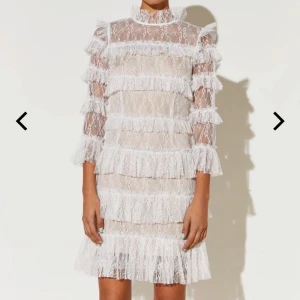 By Malina klänning - Säljer min By Malina klänning i storlek XL som är använd vid ett tillfälle! Beställd från deras egna hemsida. Nypris ca 2500