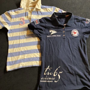 T-shirt - 2 t-shirts säljs båda (kan säljas styckvis) har nästan alldrigs andvänts! (Randiga tröjan strlk M) Blå/svarta tröjan strlk 34)
