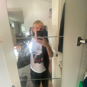 Supreme t-shirt  - Anna Nicole Smith supreme t shirt som är helt sjukt snygg 10/10 skick. 