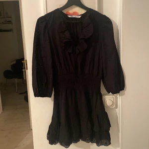 Zara klänning - Super fin klänning från Zara i super skick! 