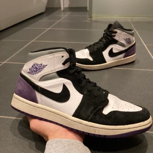 Jordan 1 mid - Storlek 42 Skick: 7,5/10 Ej box