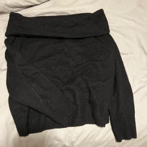 Tröja - Snygg stickad tröja off-shoulder. Väldigt skön o varm