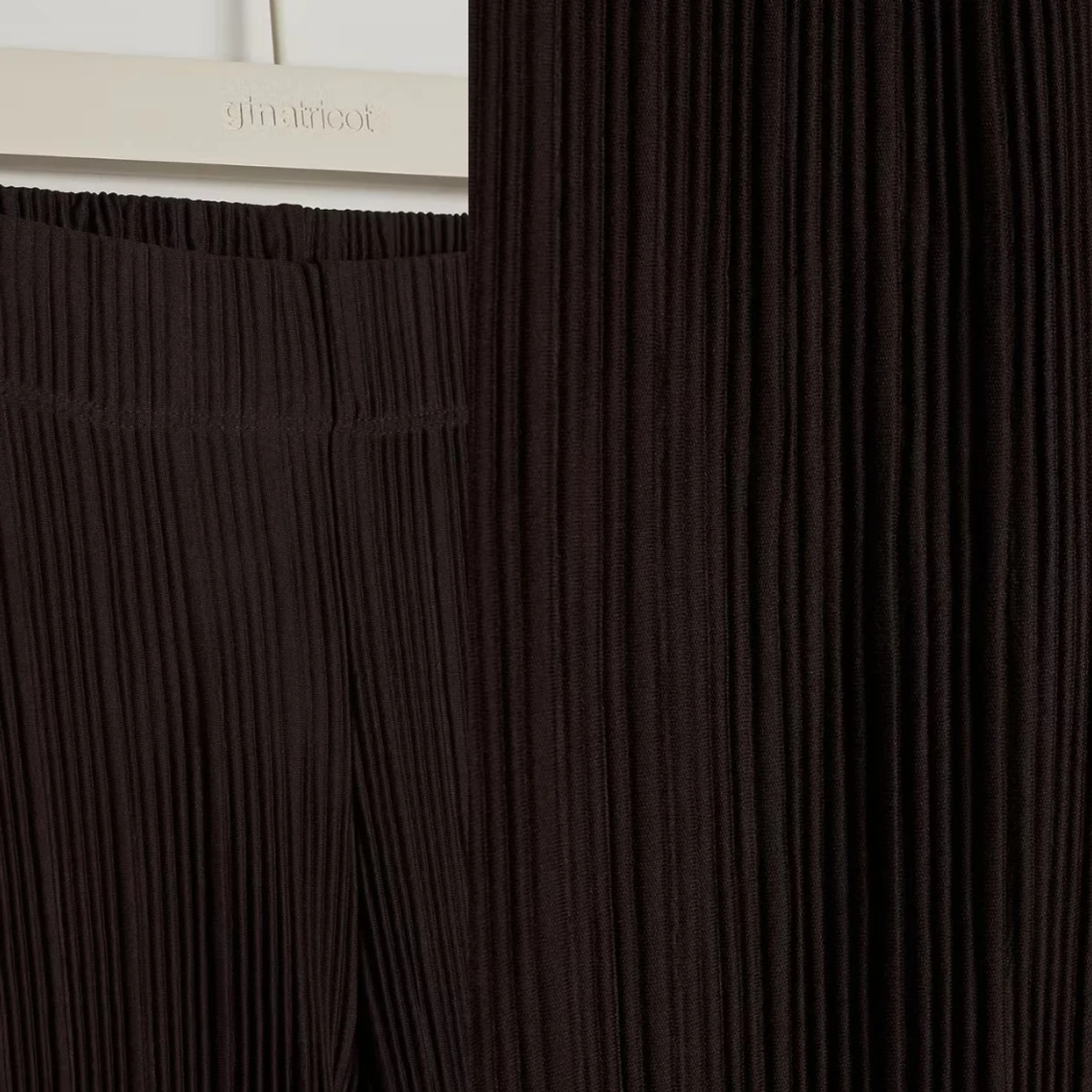 Plisserad byxor från gina tricot  - 91