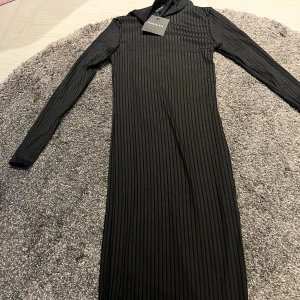 Parisian - Helt ny oanvänd klänning perfekt till vintern. Prislapp finns kvar.❤️