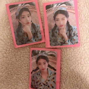 Kim lip Loona - Säljer 3 photocards på Kim Lip från Loona. Dma vid intresse! 30 kr styck frakten är 15 kr :)