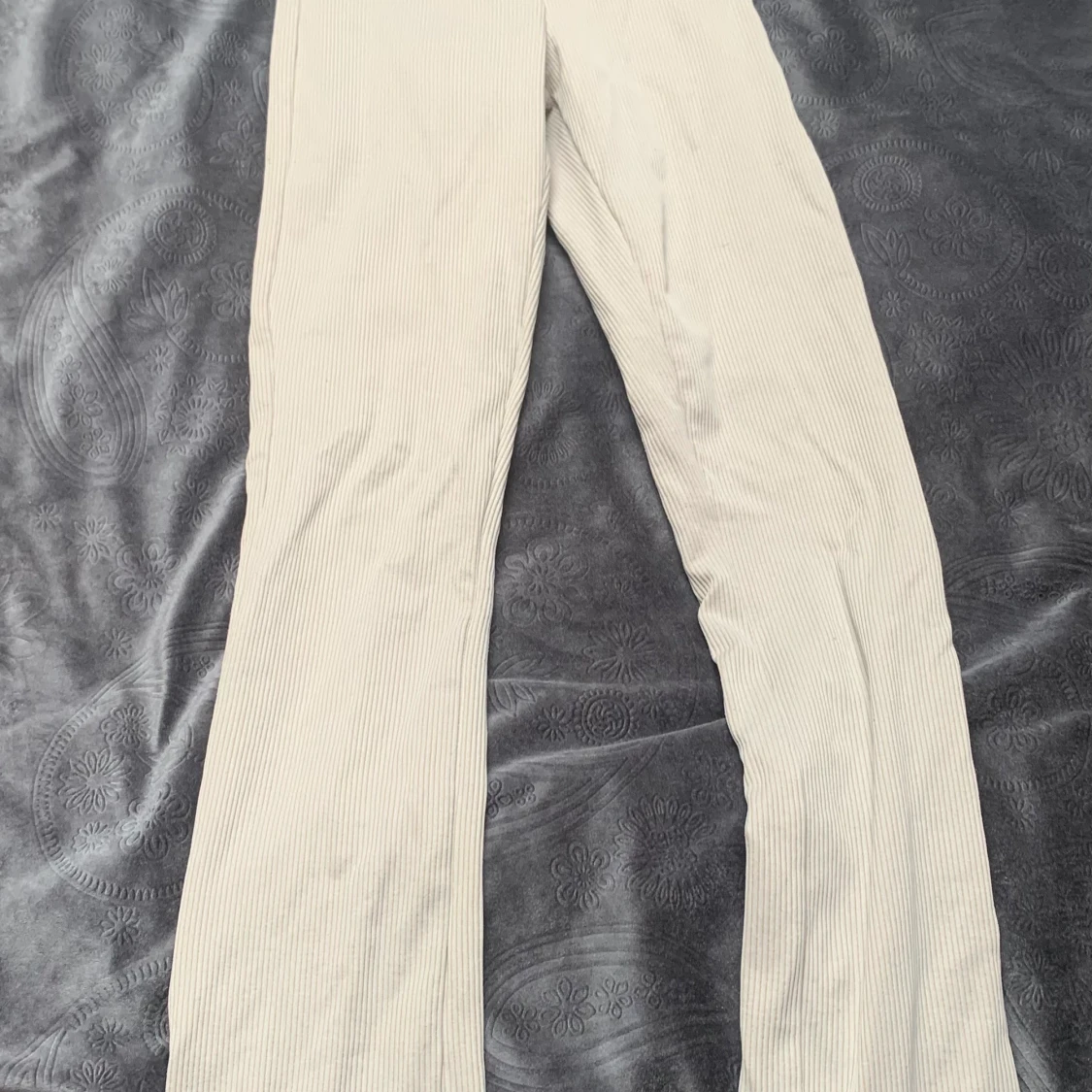 Byxor med slits stl: s