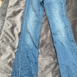 Lee jaens stl w24 L31 - De är i bra skick bra pass form