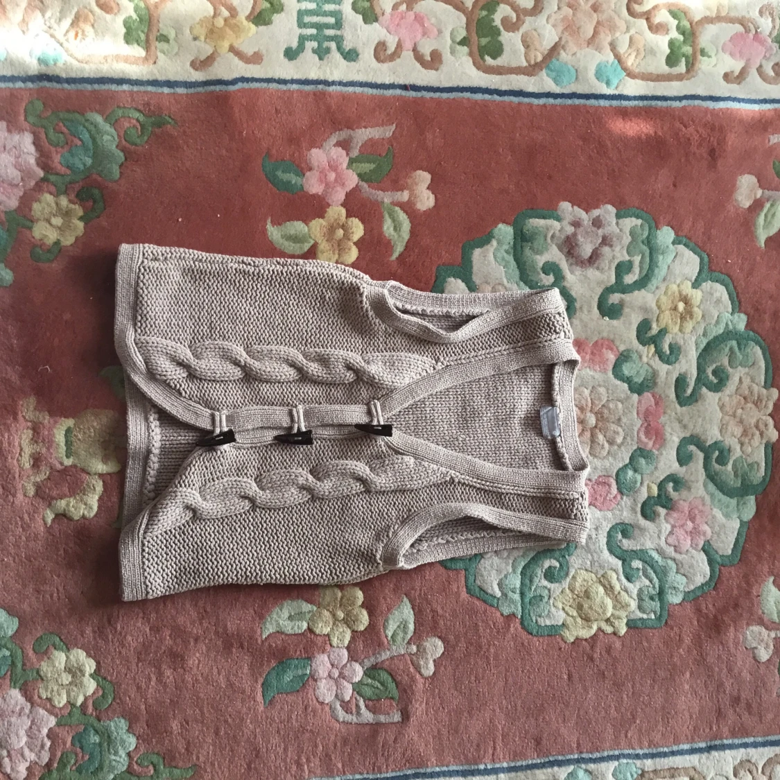 En söt stickade väst topp 