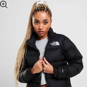 The north face jacka  - Säljer min skit snygga the north face jacka då den blivit för liten för mig! Inga defekter skriv privat för egna bilder!💕