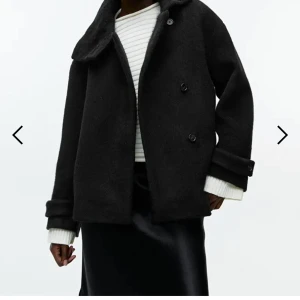 Arket jacka - Säljer denna slutsålda jacka från arket pga för stor. Aldrig använd och har lapparna kvar. 