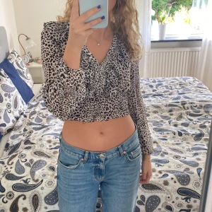 Zara blus - Superfin blus som är använd 1 gång eftersom den inte riktigt är min stil. Köpt från Zara för 1,5 år sen🫶