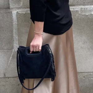 Maje väska  - Säljer min fina mörkblå maje väska då den inte kommer till användning längre