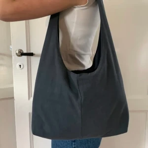 Handsydda väskor - Torsdag den 20/10 släpper vi våran höstkollektion! All info finns på instagram @se.fiore 🧡