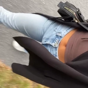 Mid jeans från zara  - Säljer mina superfina mid jeans i en ljusblå tvätt! 