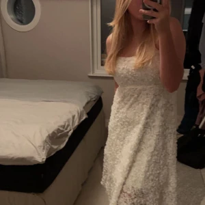 En fin sommar klänning❤️ - En fin sommar klänning köpte för 900kr och säljer 200 ni betalar frakt  