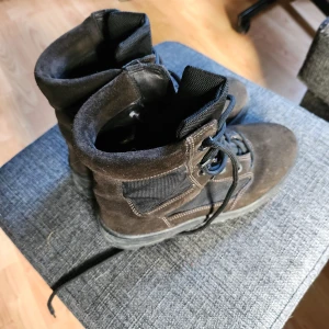 Yeezy Season 4 Kängor - Makalöst sköna, sitter större än 41 och är väldigt varma. Ingen låda kvar tyvärr men skickar välpackat. 