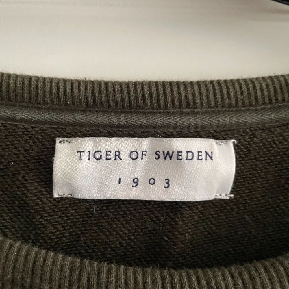 Tiger of Sweden Sweatshirt  Köpt för 1200, storlek Large. I mer eller mindre perfekt skick.   Hör av dig om du har frågor eller funderingar ☃️. Tröjor & Koftor.