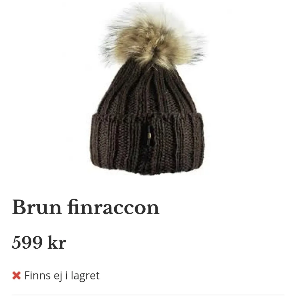 Mössa med pälsboll från märket HPI of Sweden.   Mössan har fin kvalitet och perfekt passform med stretch som gör att den passar många olika huvudstorlekar 🌼   Något luddig från användning men utöver det i fint skick. Accessoarer.