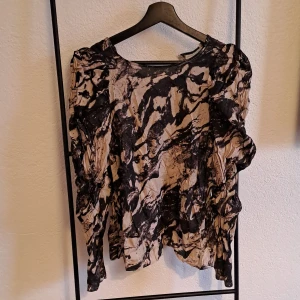 Tröja  - Tröja med puffärem