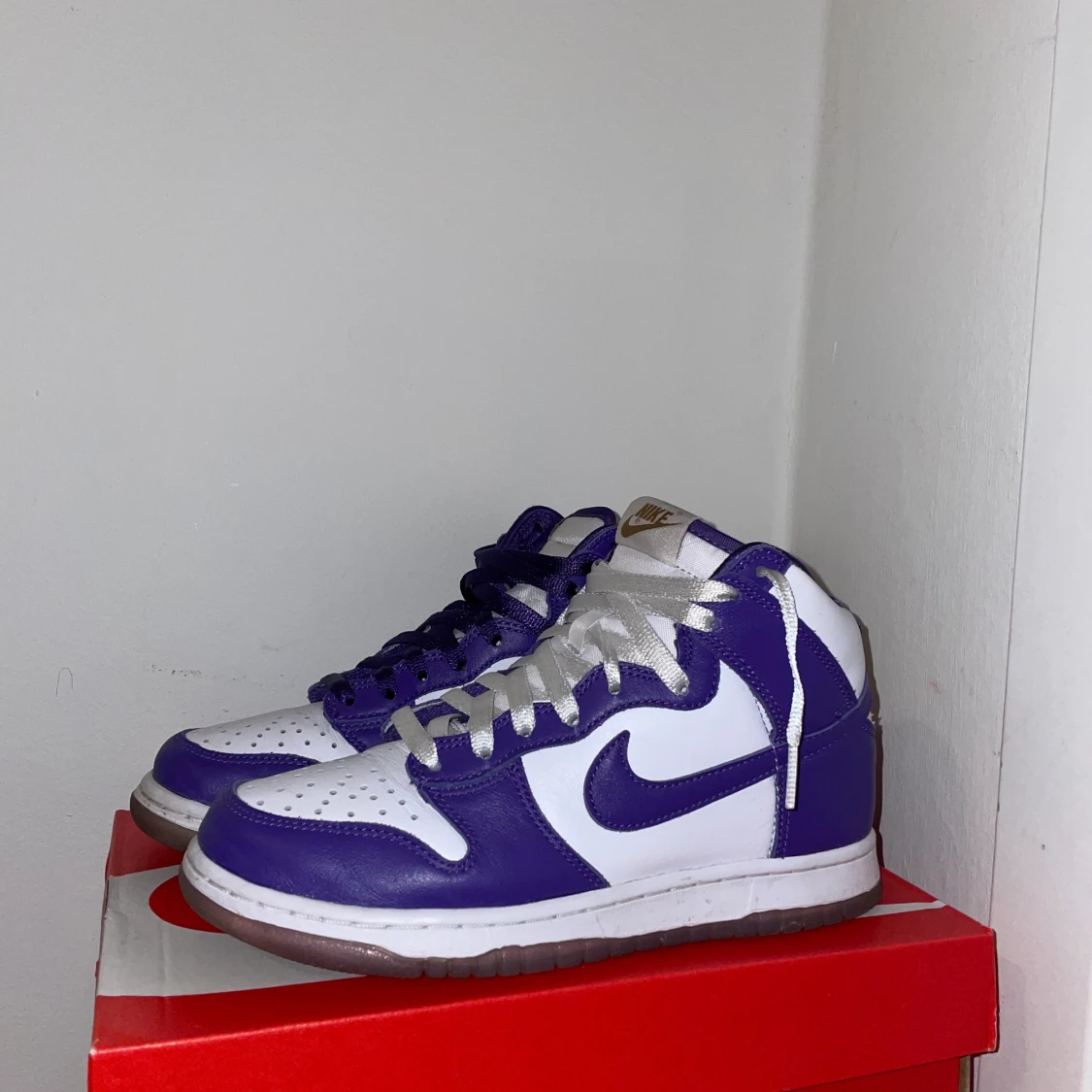 Nike dunk high varsity purple