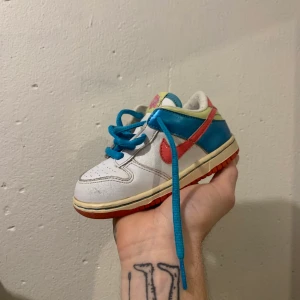 Dunk och Jordan för kids - Storlek 13,5cm på dunksen och 15cm på Jordan 1 200kr/st eller 370kr för båda