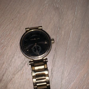 Klockan - Fint skik, det är kvar boxen o resten av metallen om du vill göra större