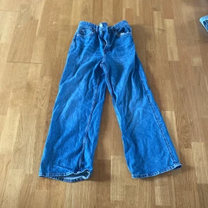 Jeans  - Högmidjade wide jeans från hm strl 36 fint skick