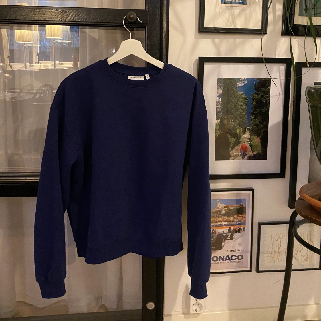 Marinblå collegetröja från weekday - 90