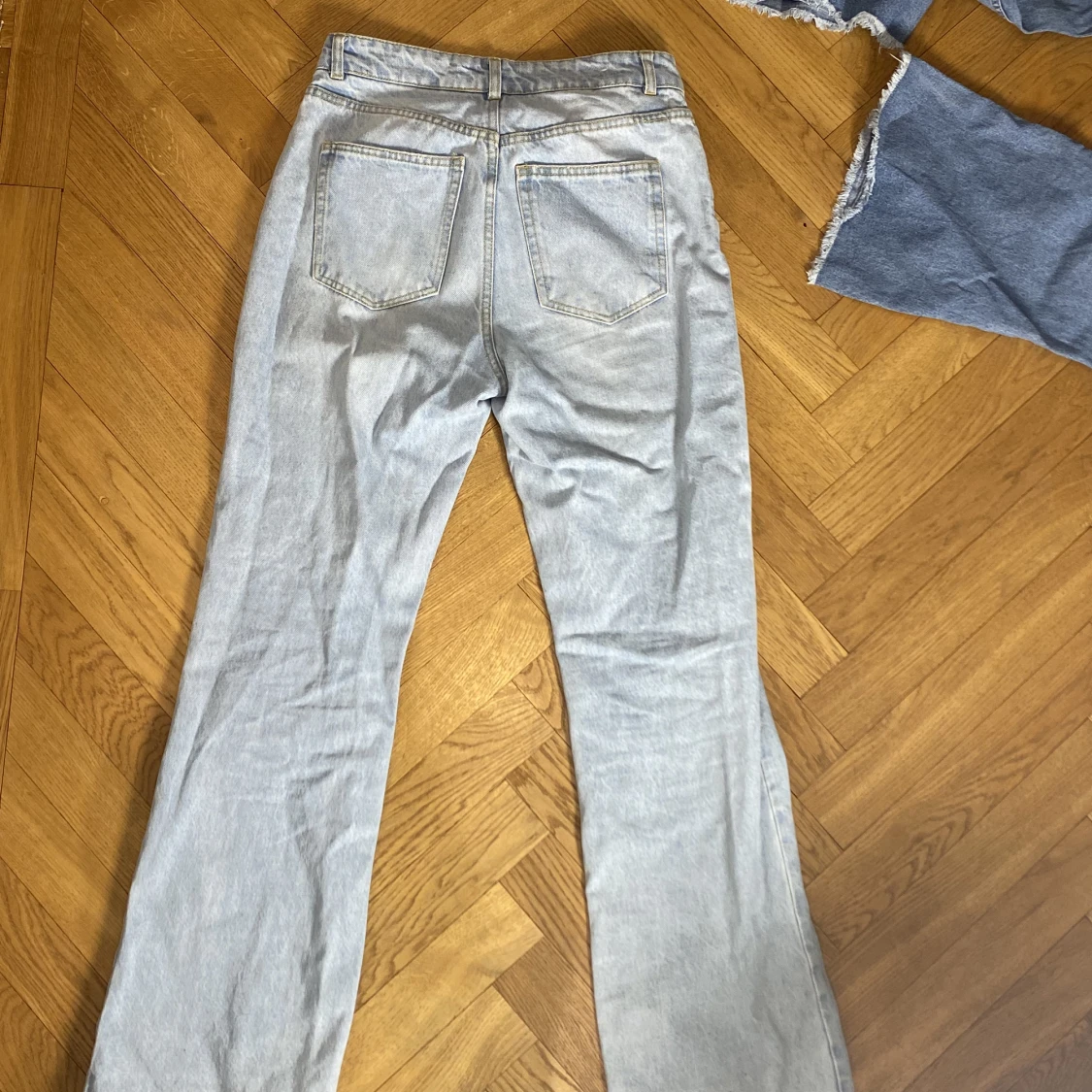 Ljusblåa jeans - 90