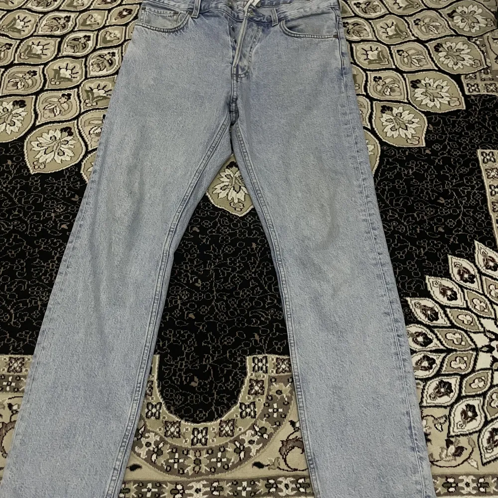 Ljusblå jeans från weekday, väldigt bra skick . Jeans & Byxor.
