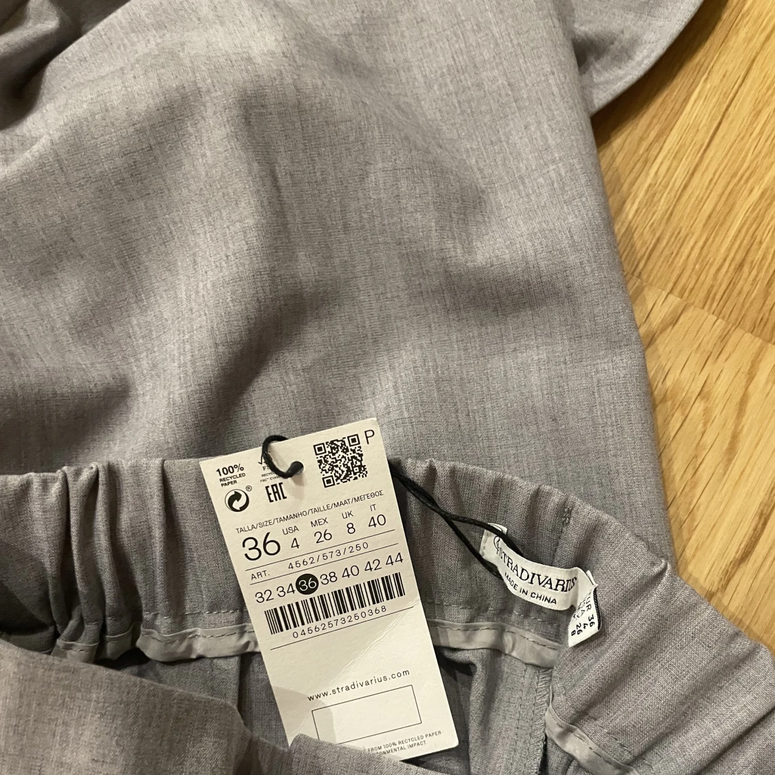 Grå kostymbyxa  - 90