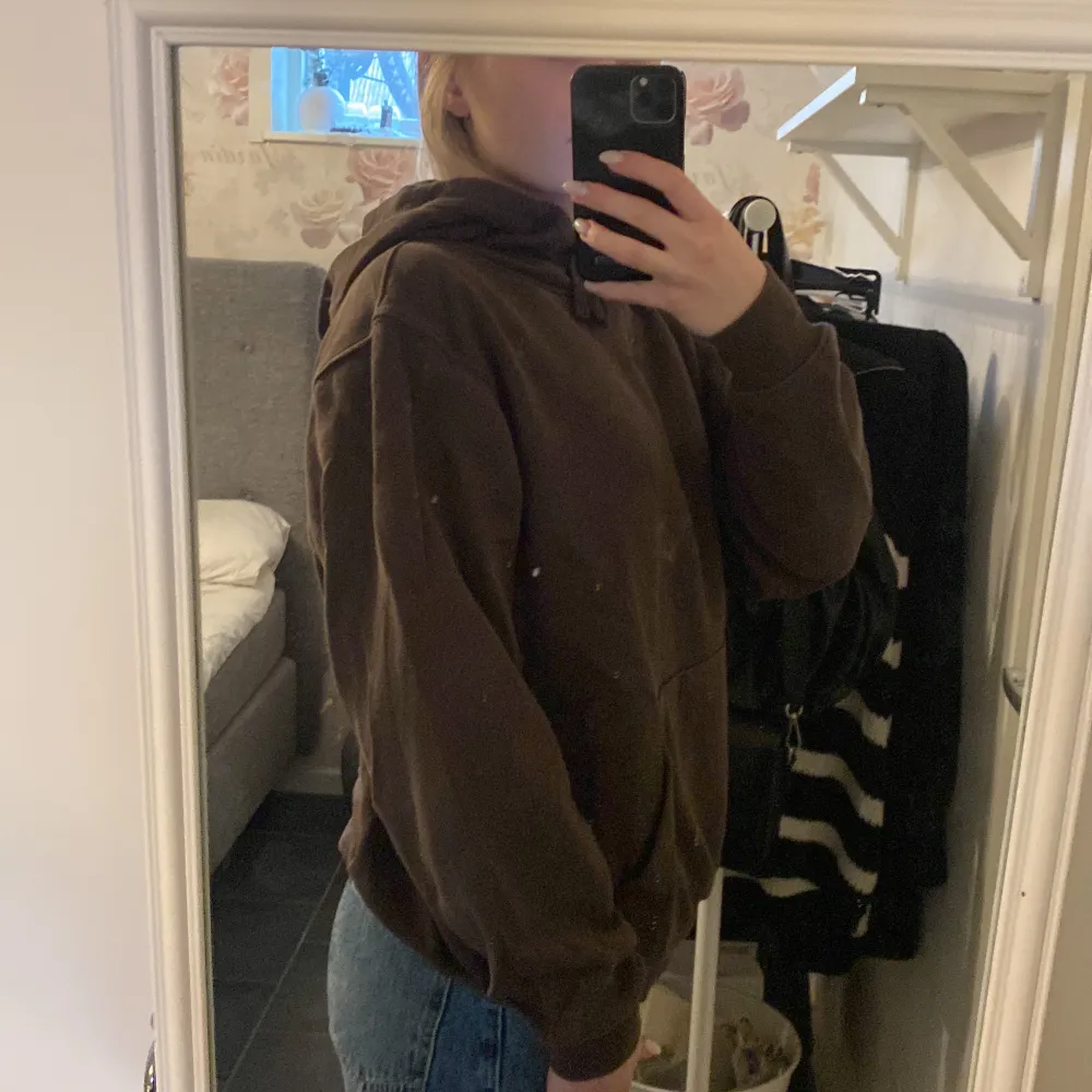 Brun hoodie från Nike i strl S! Använd men är i fint skick!. Hupparit & Collegepaidat.