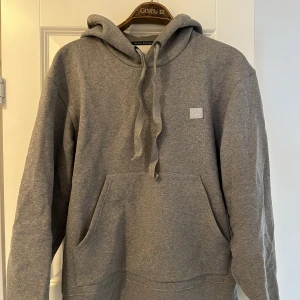 AcneStudios Grå hooodie storlek M - Hej! Säljer min gråa AcneStudios hoodie i storlek M.