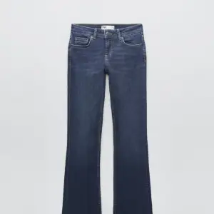 Lågmidjade utsvängda Zara jeans, har sytt dom mer lågmidjade så kom privat för fler bilder❤️ frakt ingår inte