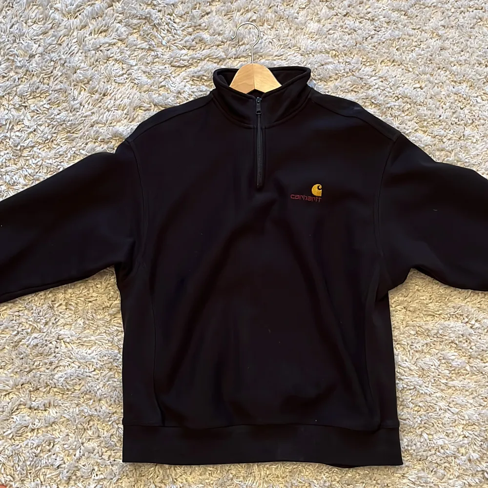Band new carhartt half zip barley used  Im 180 and M and fits perfectly also works with S  Dm for more info . Hoodies.