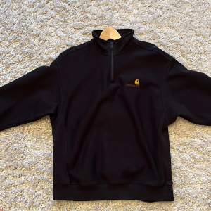 Band new carhartt half zip barley used  Im 180 and M and fits perfectly also works with S  Dm for more info 