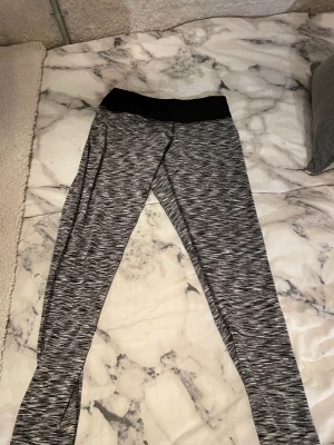 Träningstights  - Träningstights från stadium sco. Storlek 38