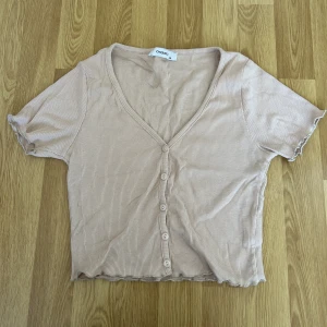 Rosa topp - Rosa topp från Ciquelle i storlek XS.