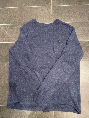 Hampton Republic tröja - Blå tröja från Hampton republic. Knappt använd.