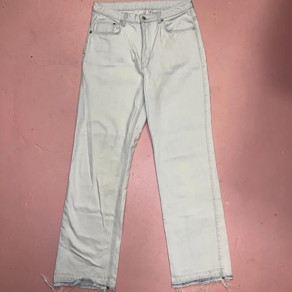 32/30 waist and length Weekday straight legs pants. Jeans & Byxor.