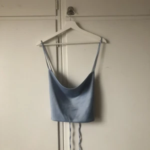 Fest top med knyte - Använd 2 gånger. Köptes i en liten butik grekland 2021 och har därför inga lappar. Bra skick 