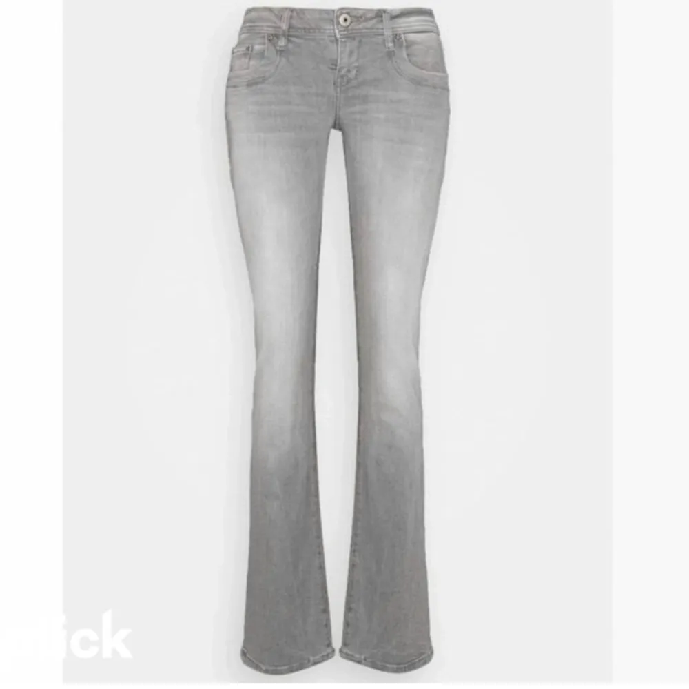 Intresse koll på dessa populär jeansen, lämna gärna prisförslag . Jeans & Byxor.