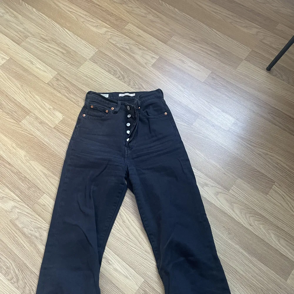 Säljer ett par jättesköna jeans Tyvärr för små för mig  . Jeans & Byxor.