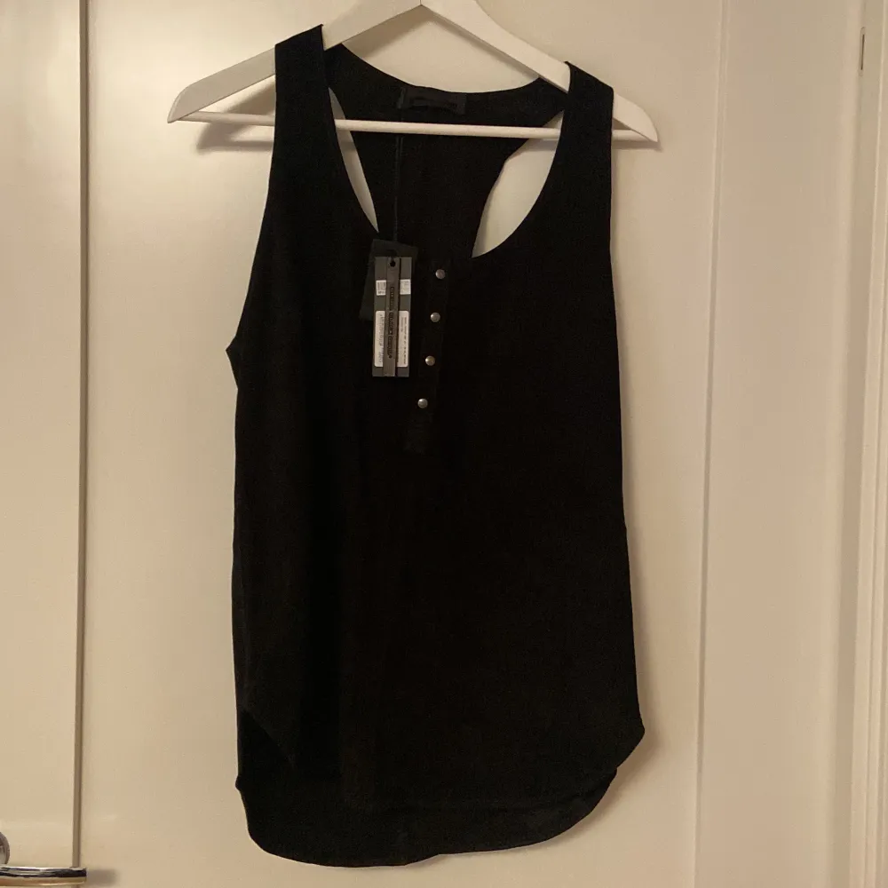 Diesel black gold lamb leather (picture 3) tank top. Has never been work the tag is still on. Comes with an extra button . Toppar.