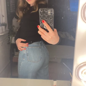 Ljusblå Mom jeans  - Ljusblå momjeans från Vero Moda 